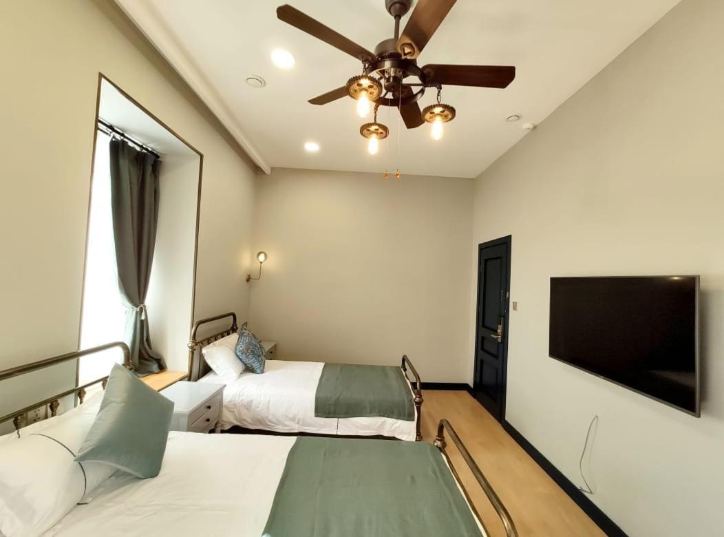 Qin Boutique Hotel Tbilisi Buitenkant foto