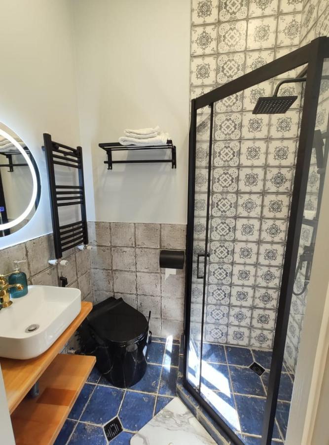Qin Boutique Hotel Tbilisi Buitenkant foto