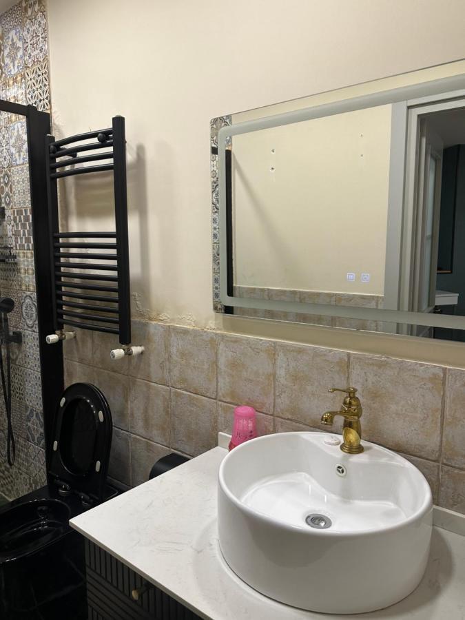 Qin Boutique Hotel Tbilisi Buitenkant foto